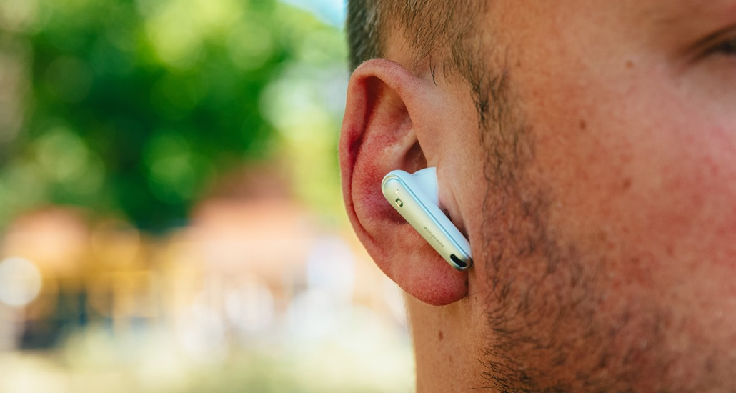 Com puc evitar que els auriculars sense fil caiguin de les meves orelles?
